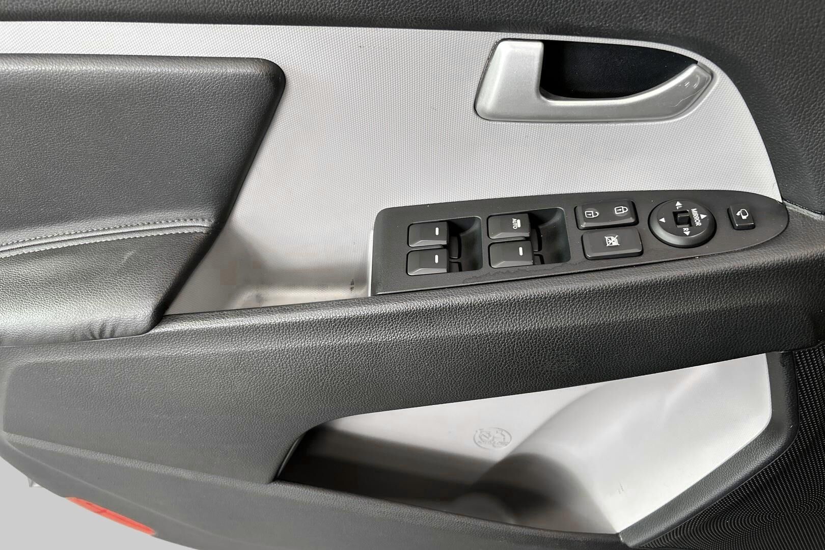 Kia Sportage iso kuva 21