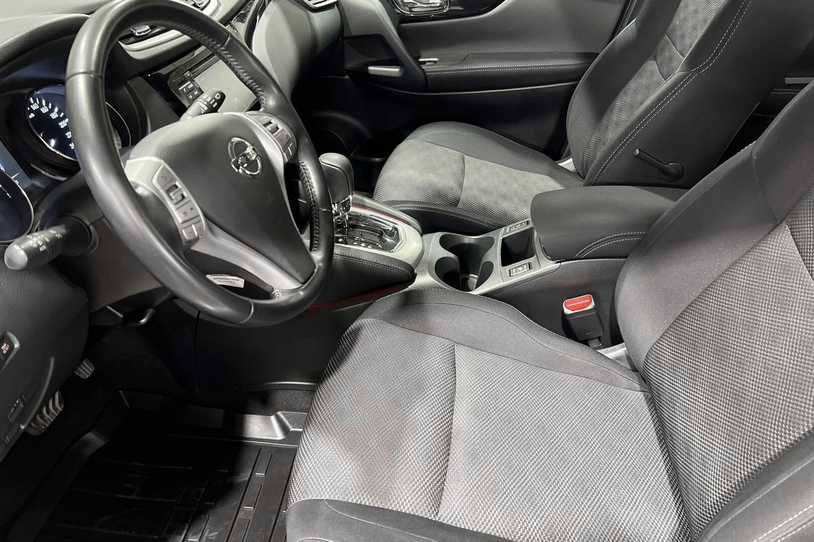 Nissan Qashqai iso kuva 8