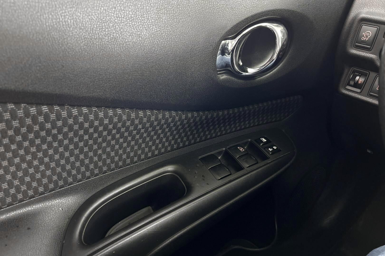 Nissan Note iso kuva 19