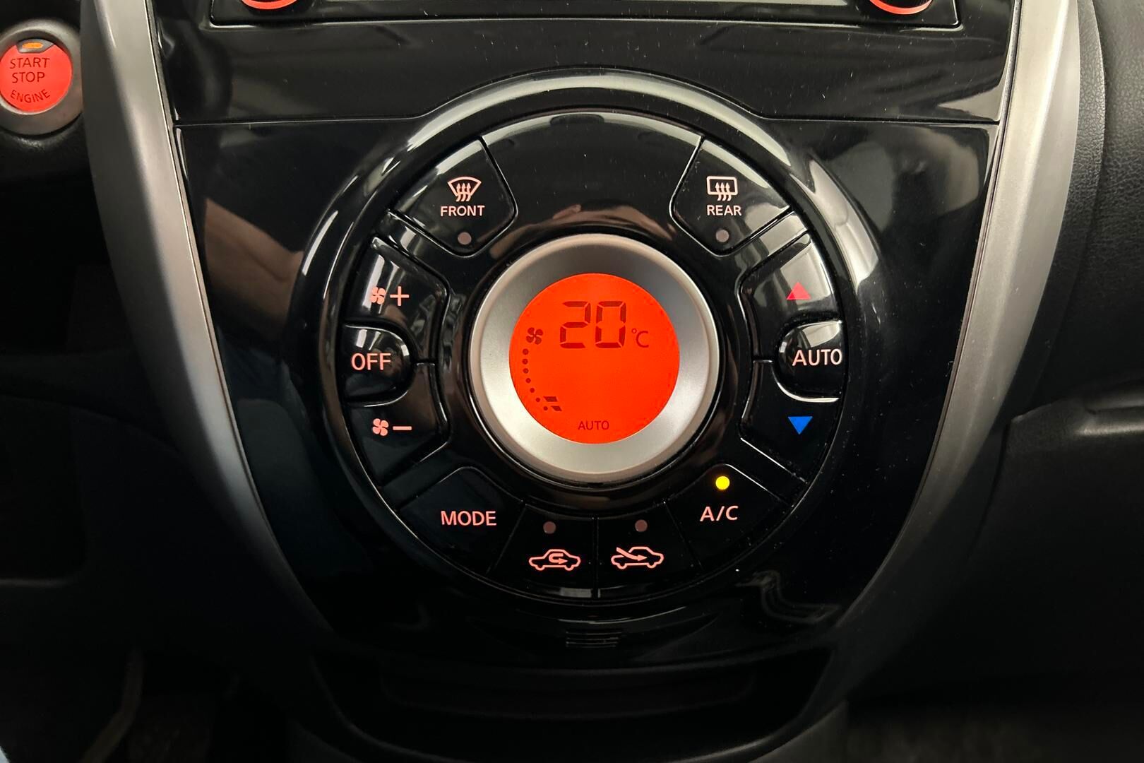 Nissan Note iso kuva 23