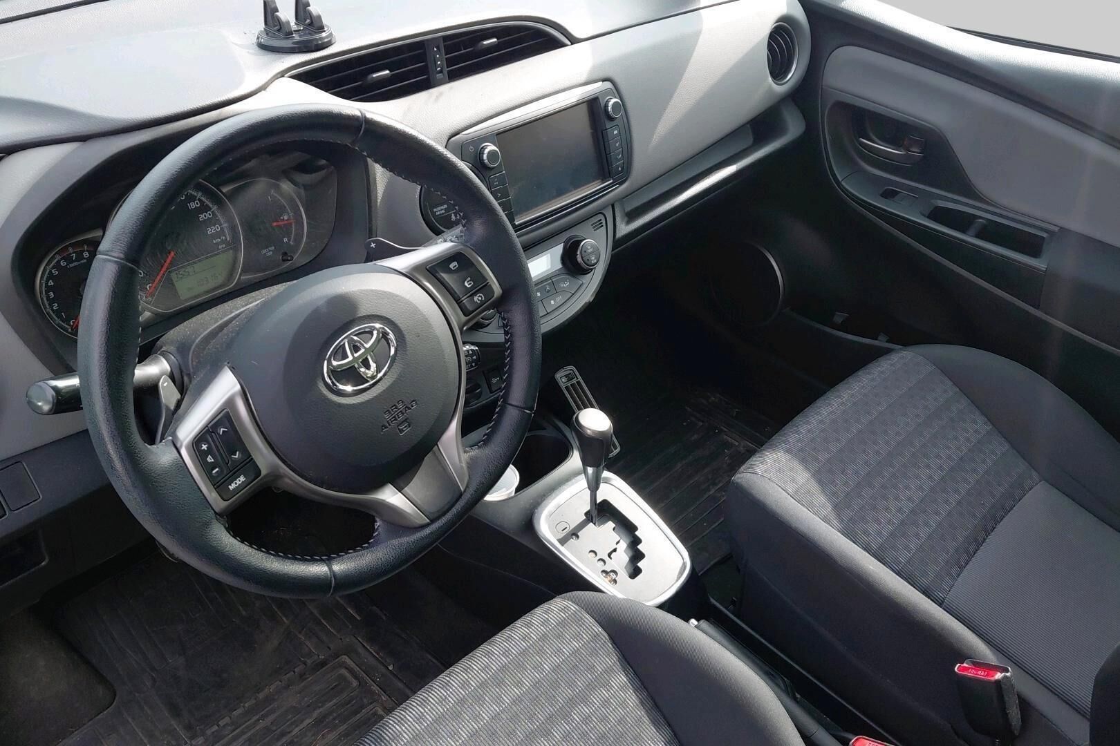 Toyota Yaris iso kuva 2