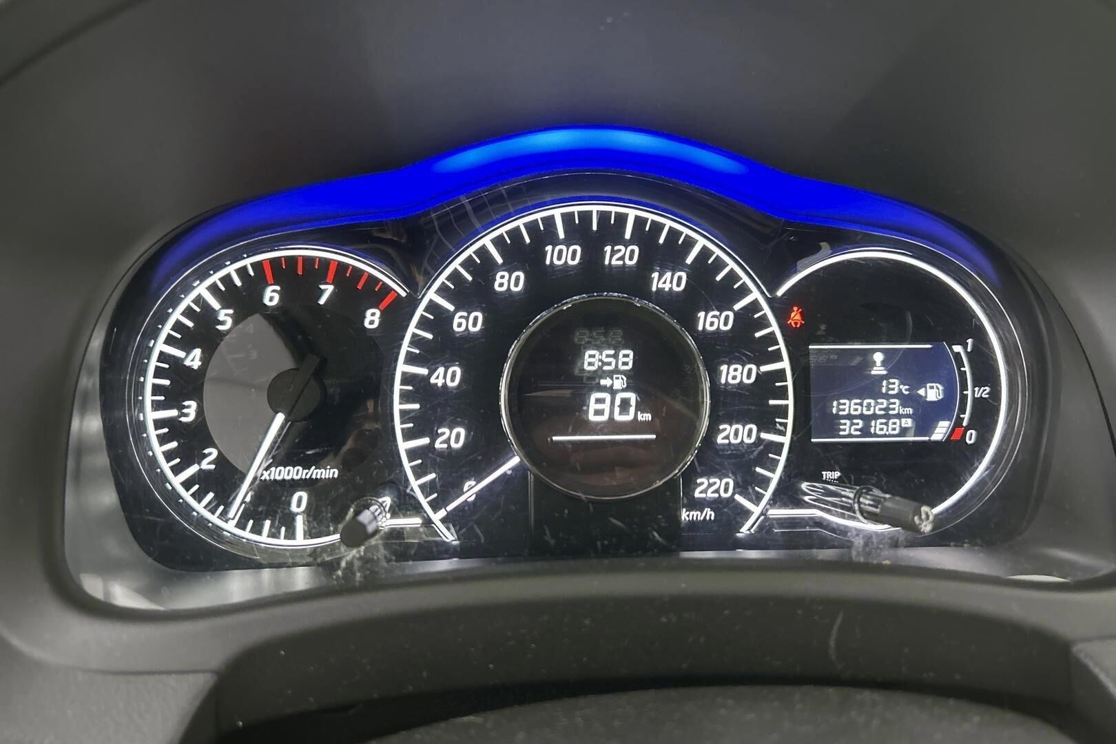 Nissan Note iso kuva 15