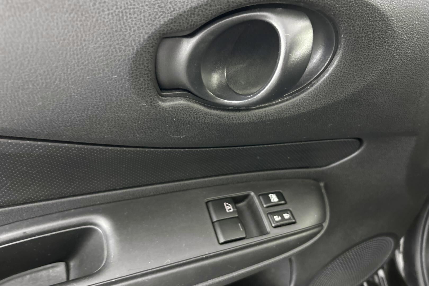 Nissan Note iso kuva 24