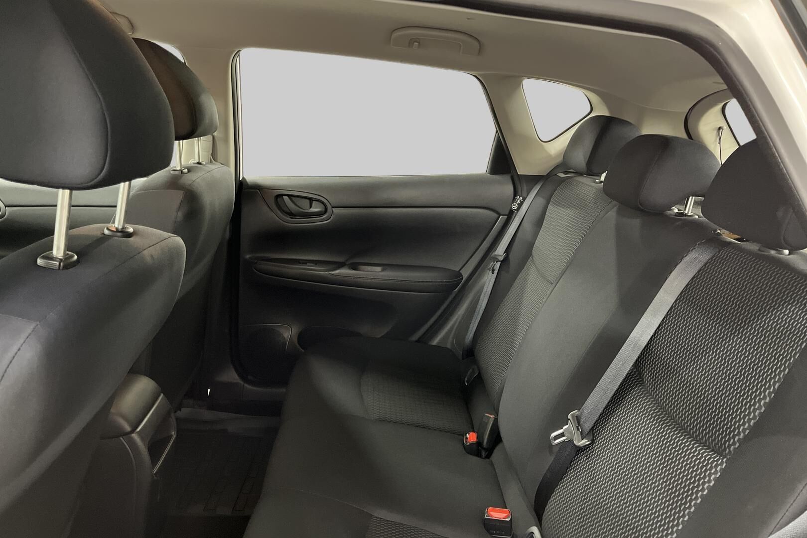 Nissan Pulsar iso kuva 15