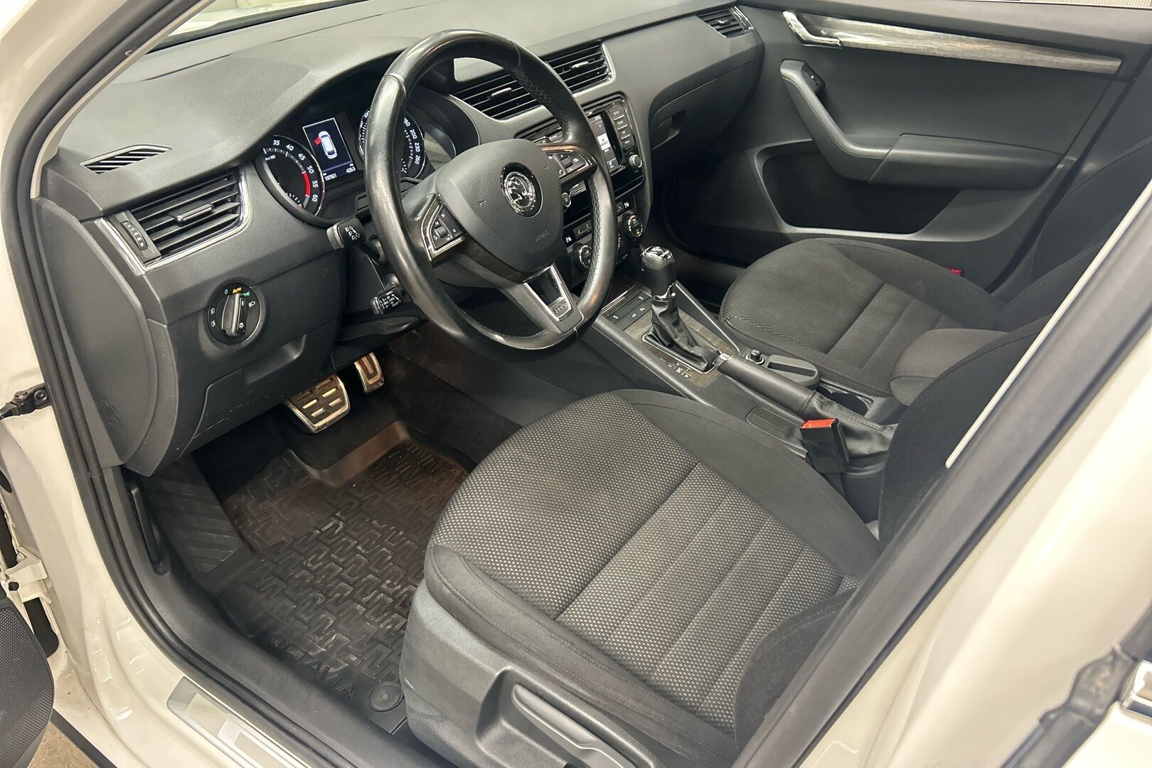 Skoda Octavia iso kuva 7