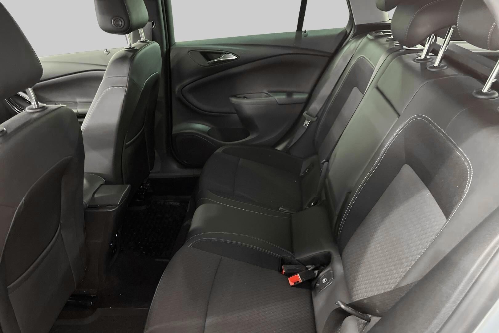 Opel Astra iso kuva 10