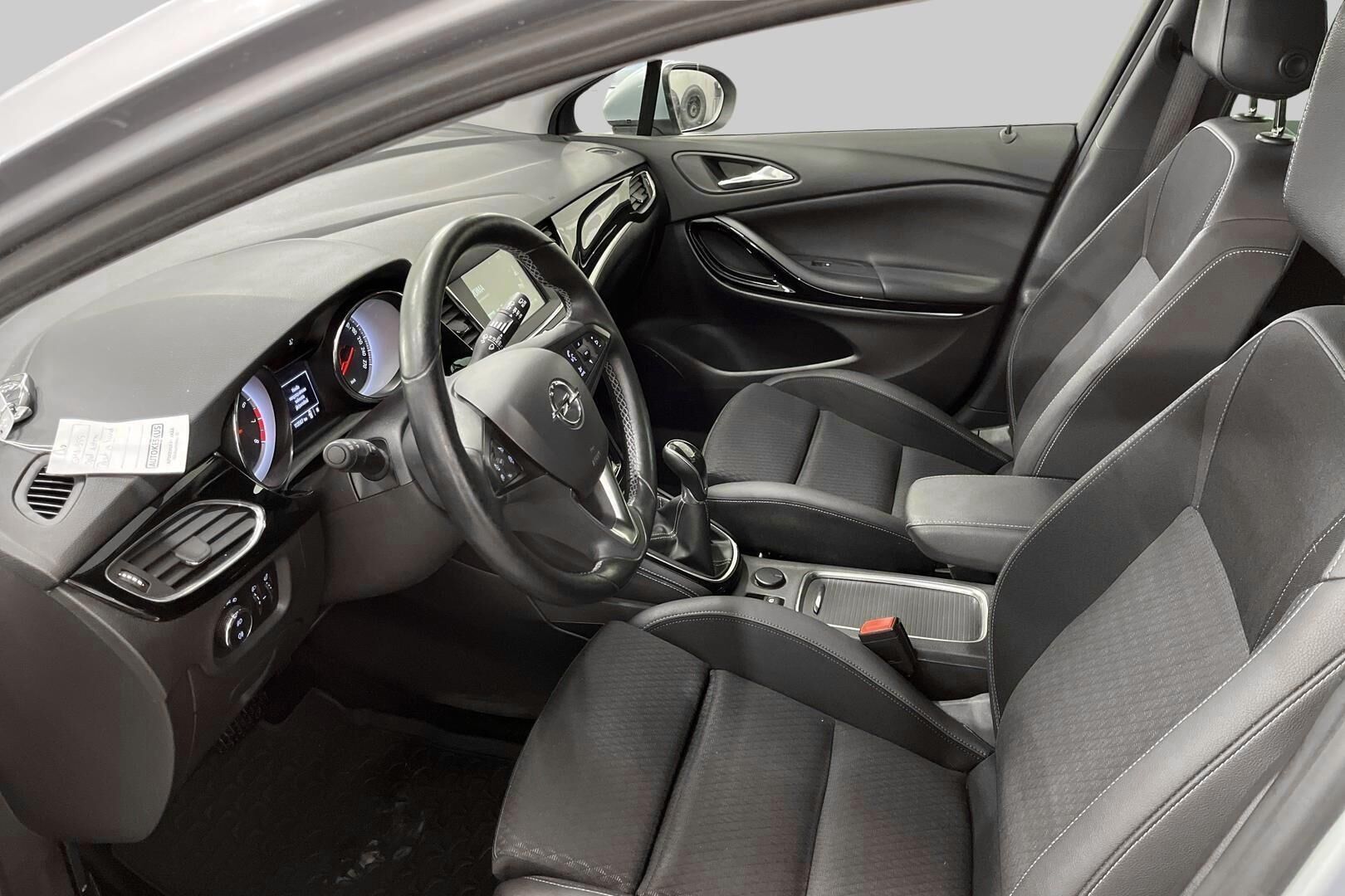 Opel Astra iso kuva 9