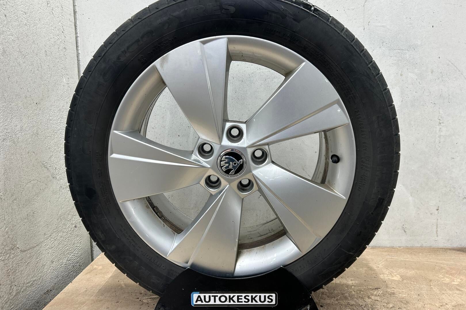 Skoda Superb iso kuva 14