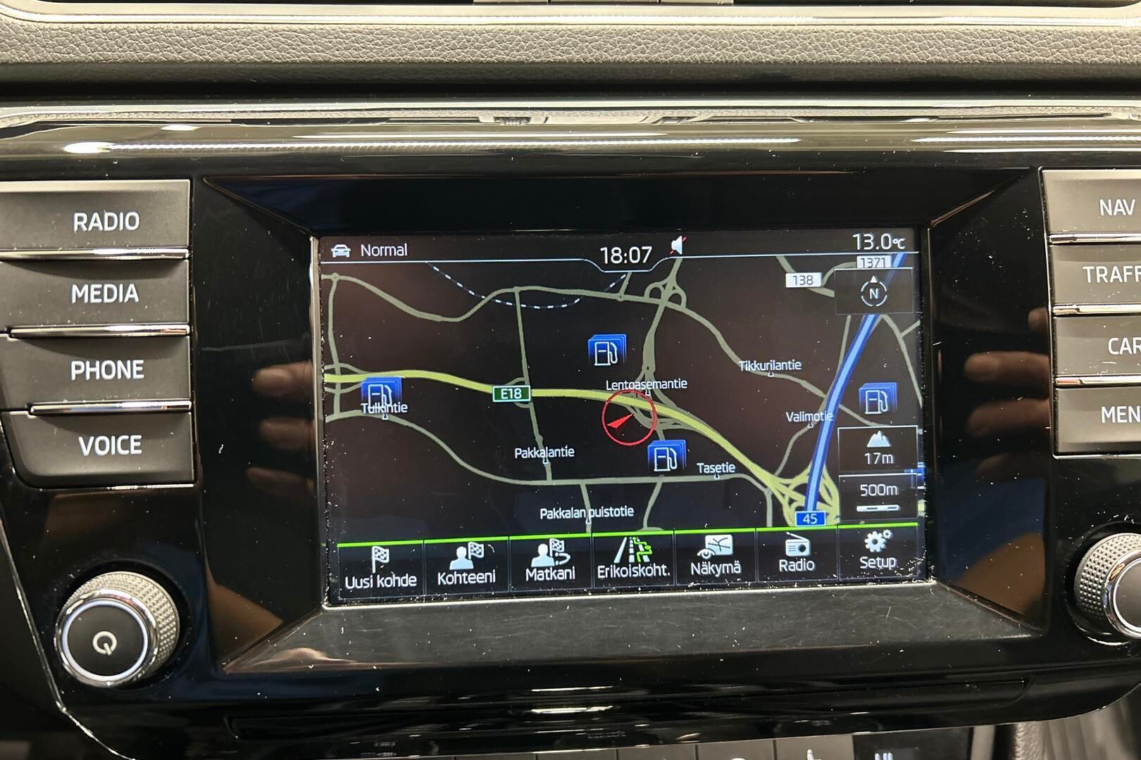 Skoda Superb iso kuva 16