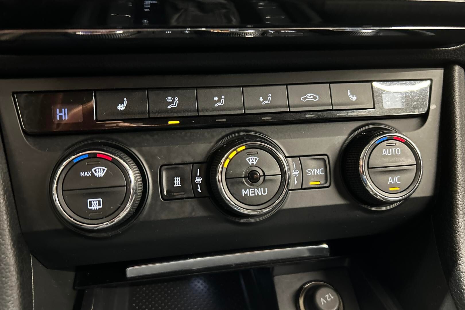 Skoda Superb iso kuva 18