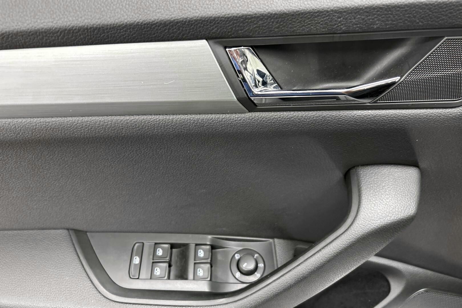 Skoda Superb iso kuva 23