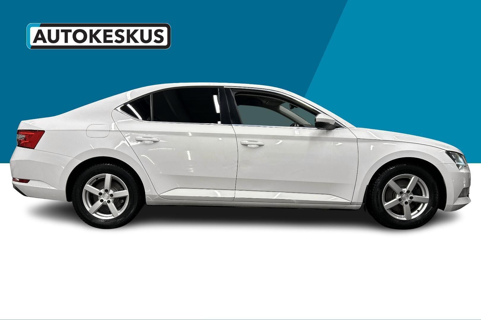 Skoda Superb iso kuva 5