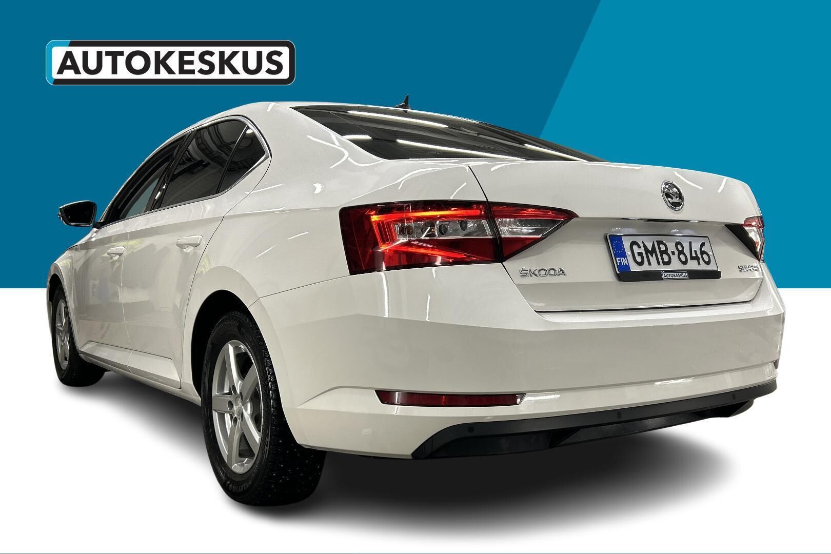 Skoda Superb iso kuva 8