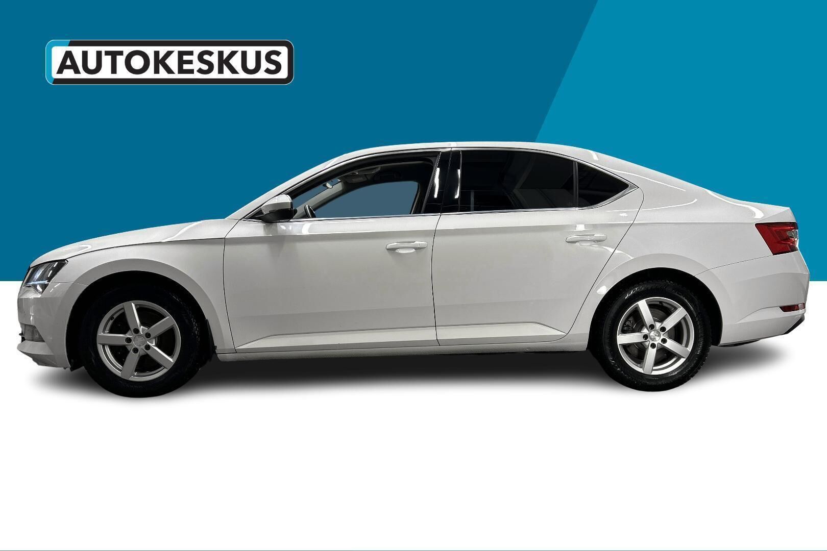 Skoda Superb iso kuva 9