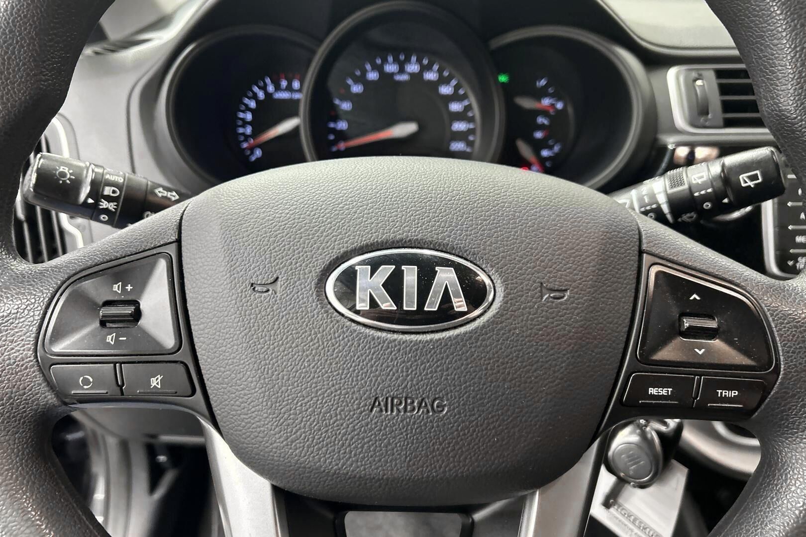 Kia Rio iso kuva 18