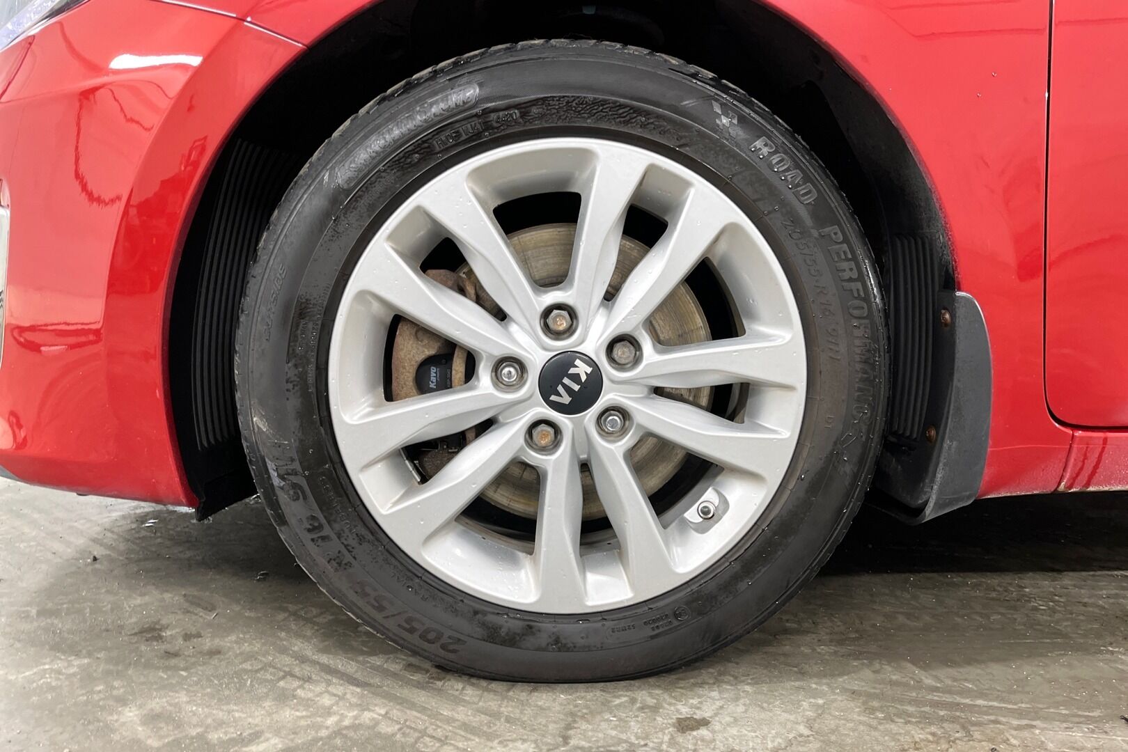 Kia cee'd iso kuva 10