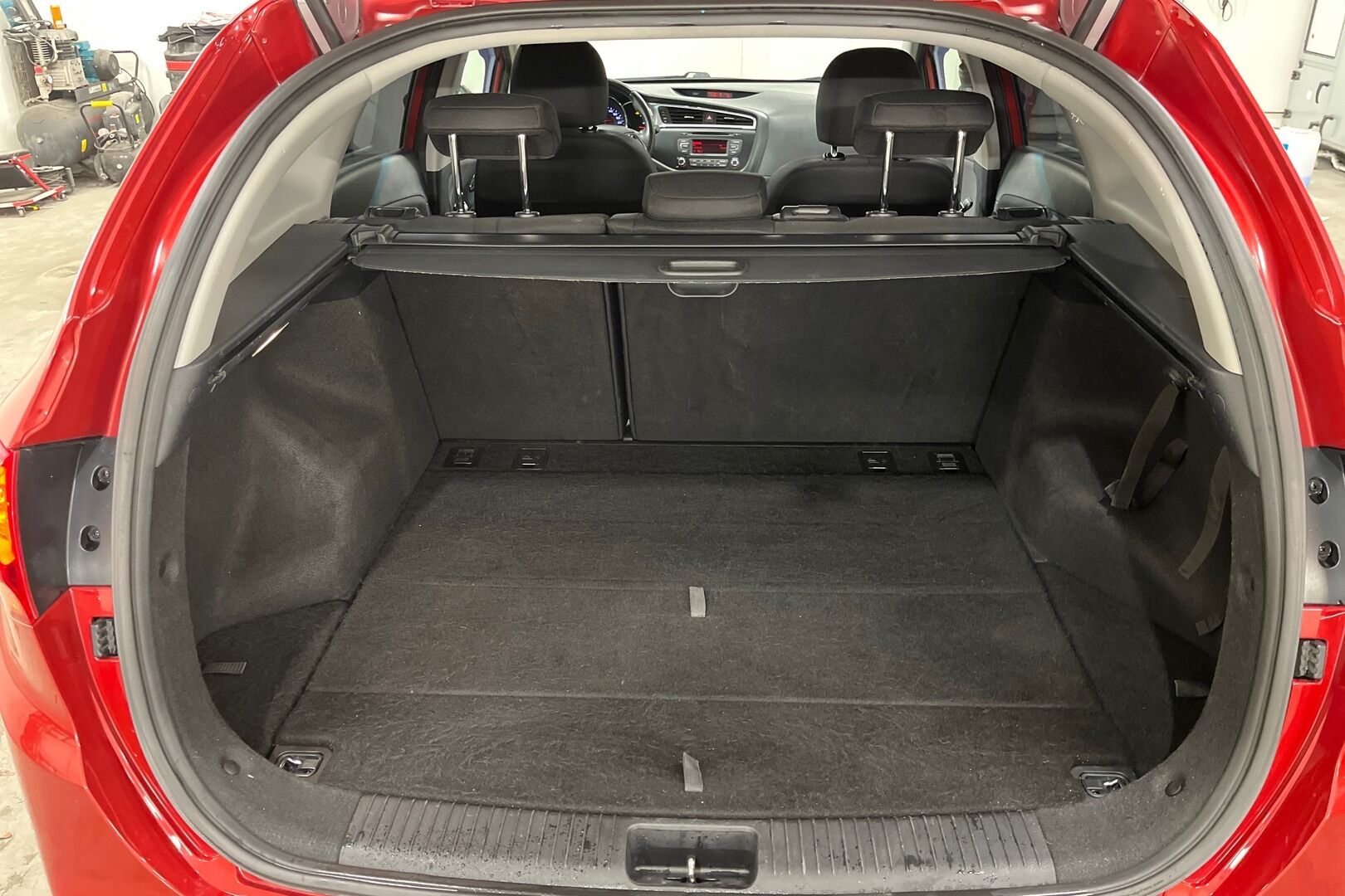 Kia cee'd iso kuva 9