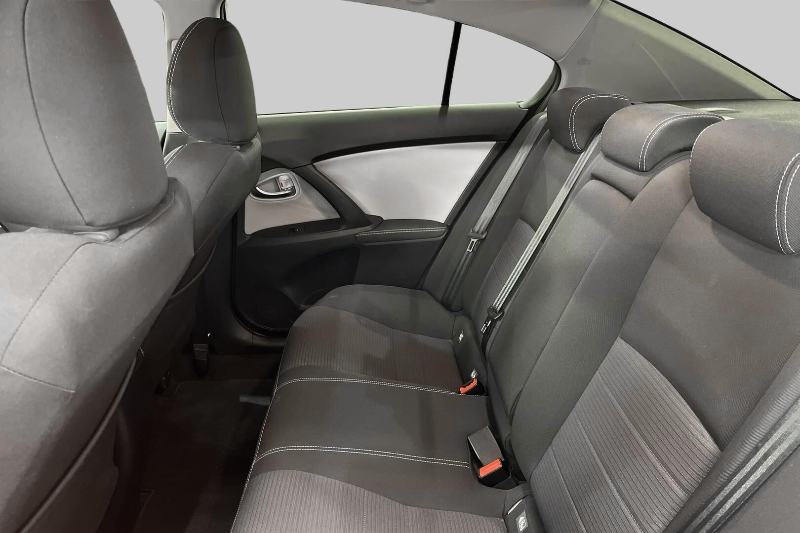 Toyota Avensis iso kuva 9