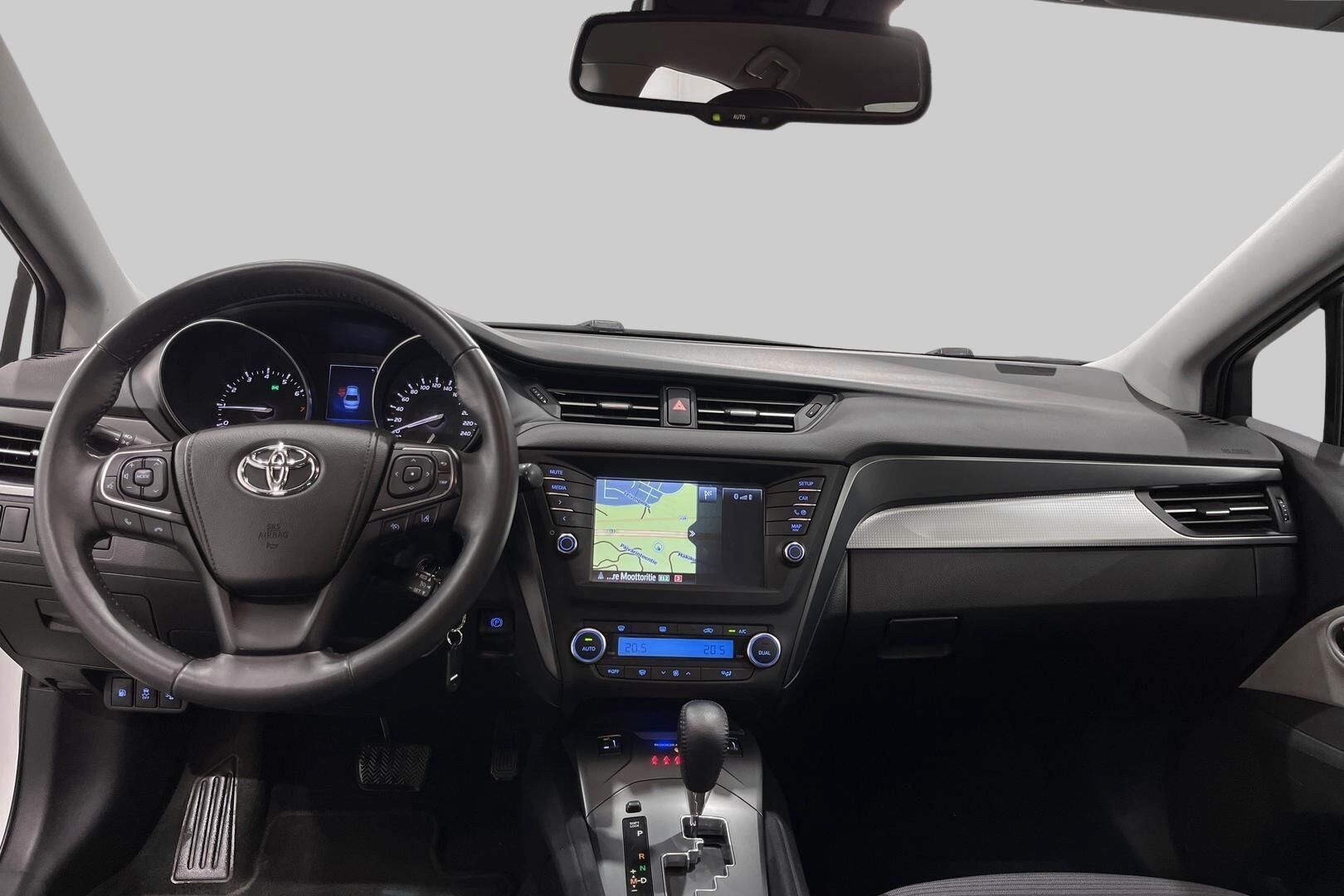 Toyota Avensis iso kuva 10