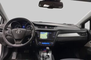 Toyota Avensis esikatselu 10