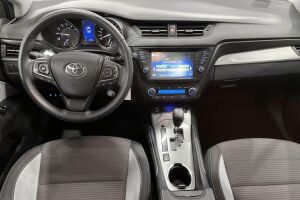 Toyota Avensis esikatselu 11