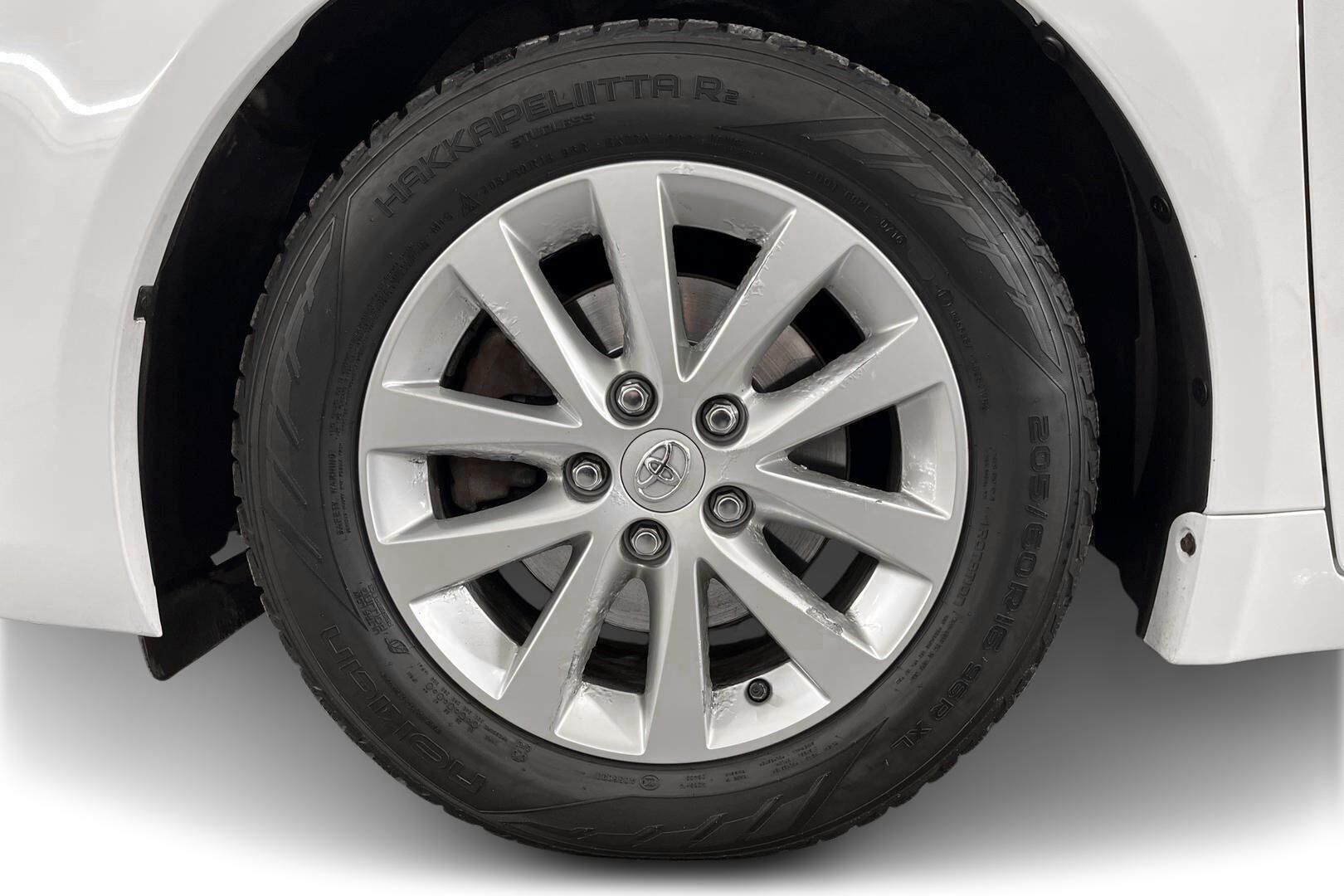 Toyota Avensis iso kuva 13