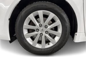 Toyota Avensis esikatselu 13