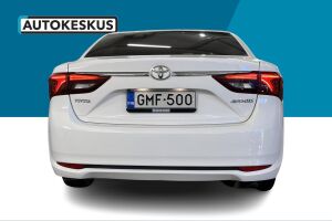 Toyota Avensis esikatselu 6