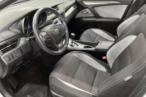 Toyota Avensis esikatselu 9