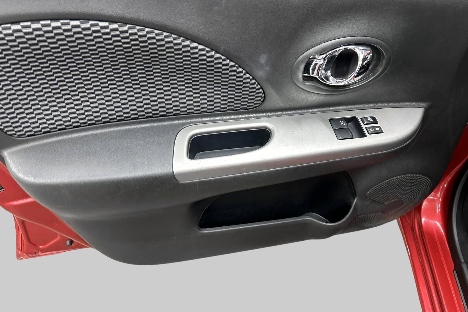 Nissan Micra iso kuva 14