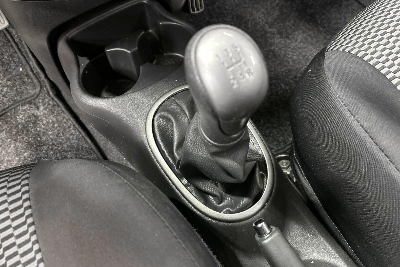 Nissan Micra iso kuva 20