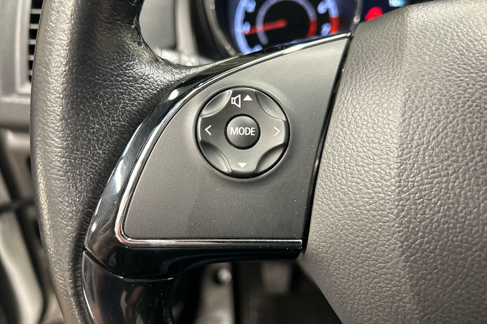 Mitsubishi ASX iso kuva 13