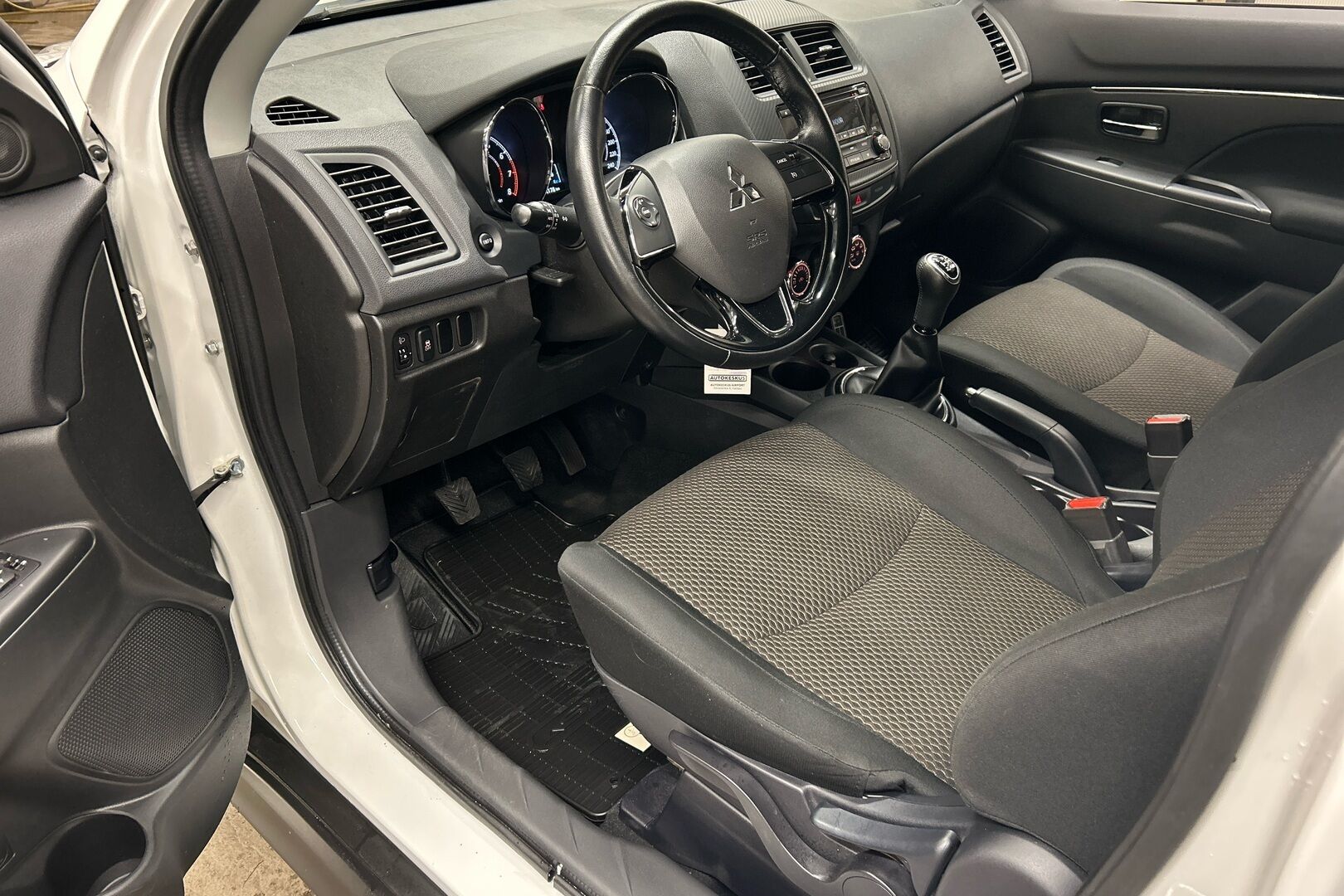 Mitsubishi ASX iso kuva 7