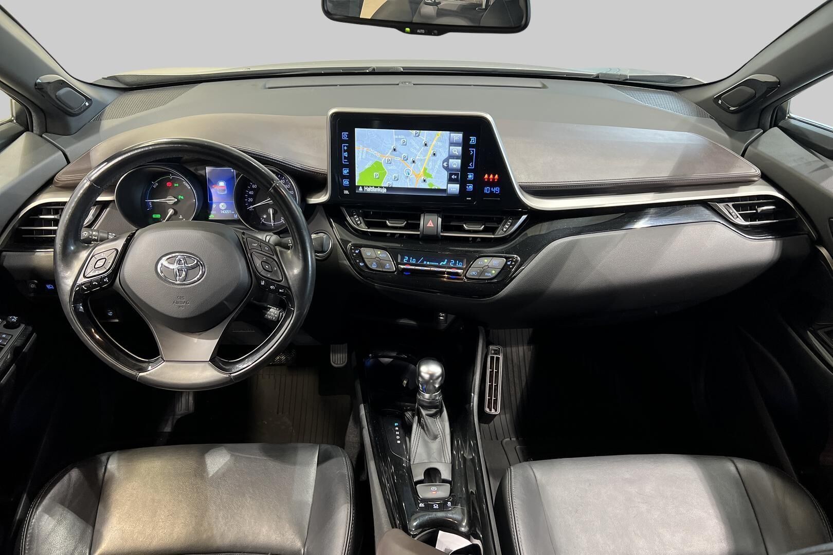 Toyota C-HR iso kuva 11