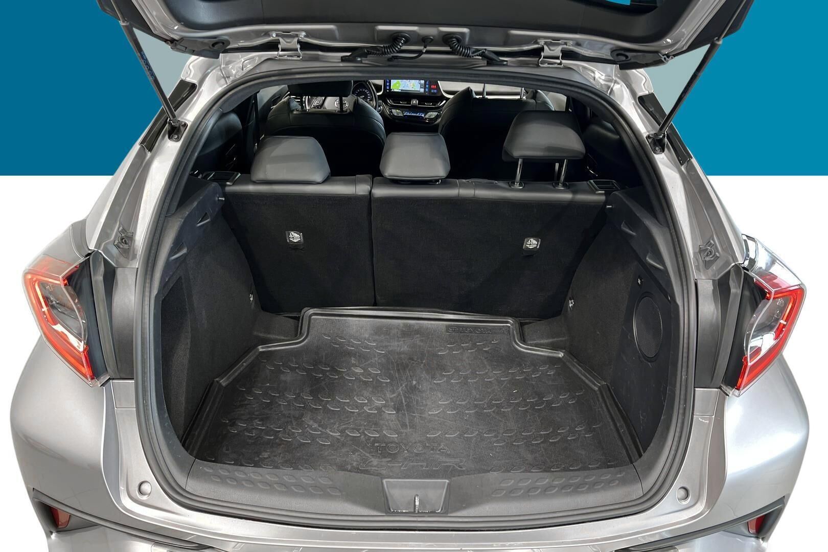 Toyota C-HR iso kuva 12