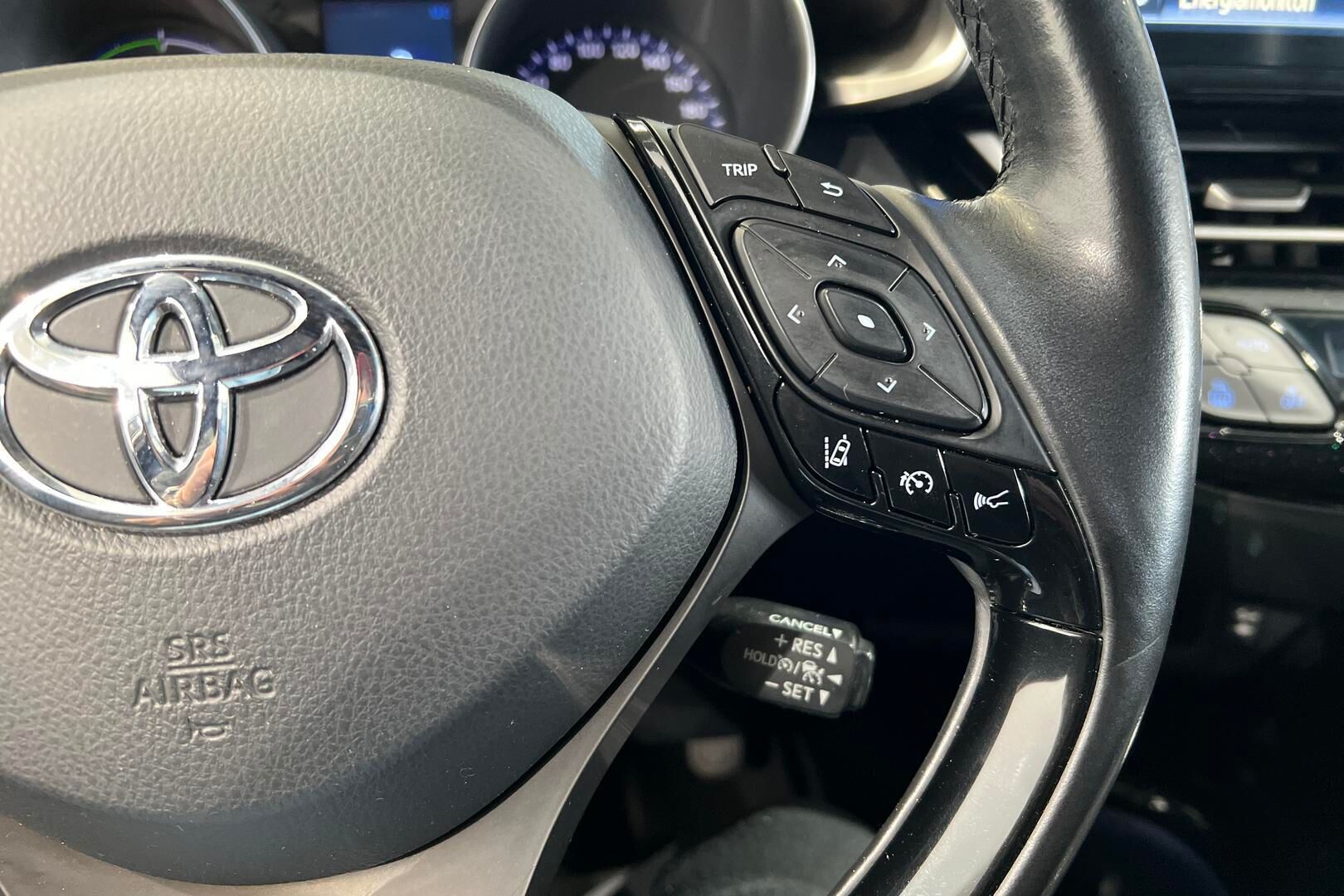 Toyota C-HR iso kuva 18