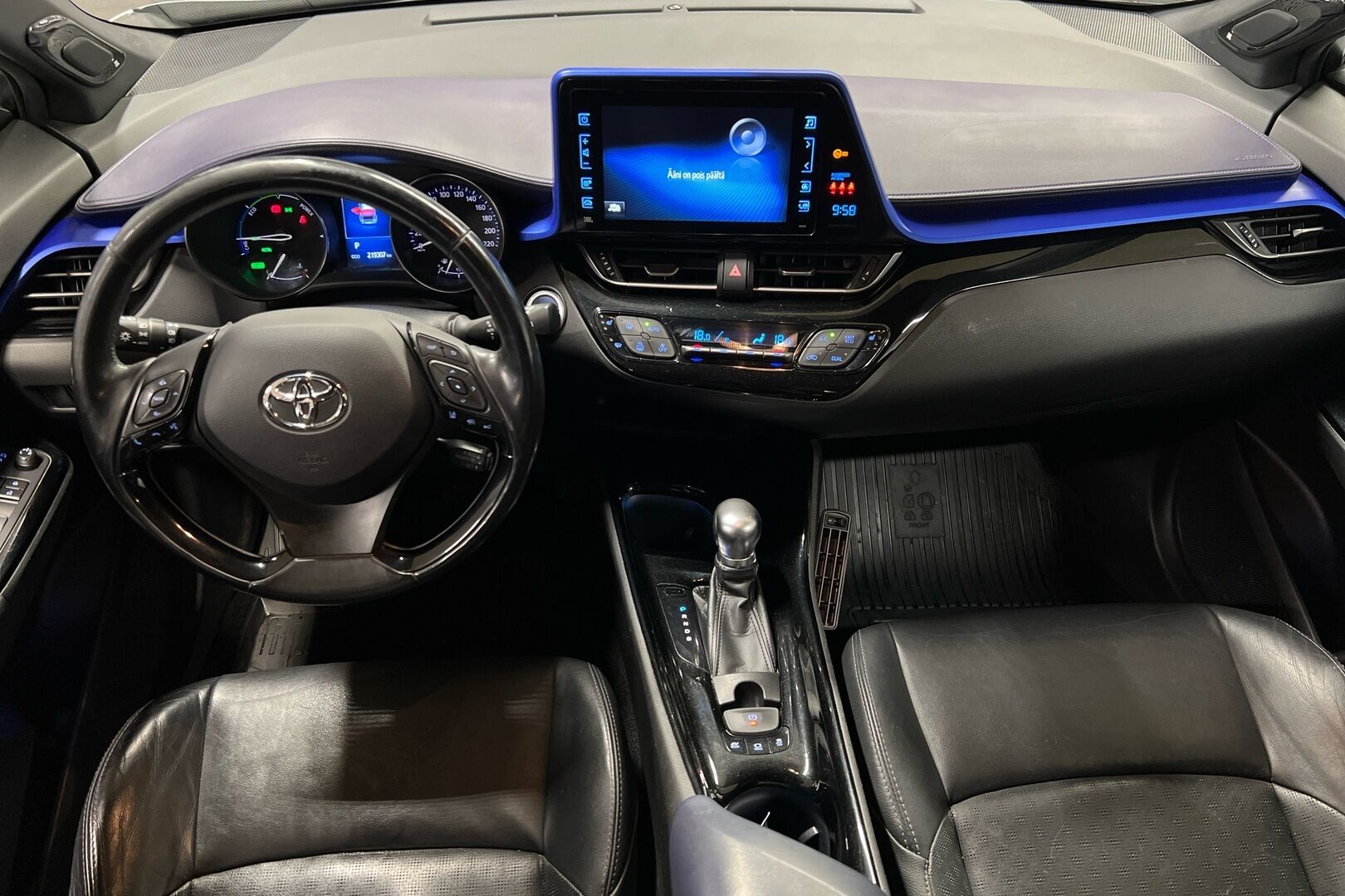 Toyota C-HR iso kuva 11