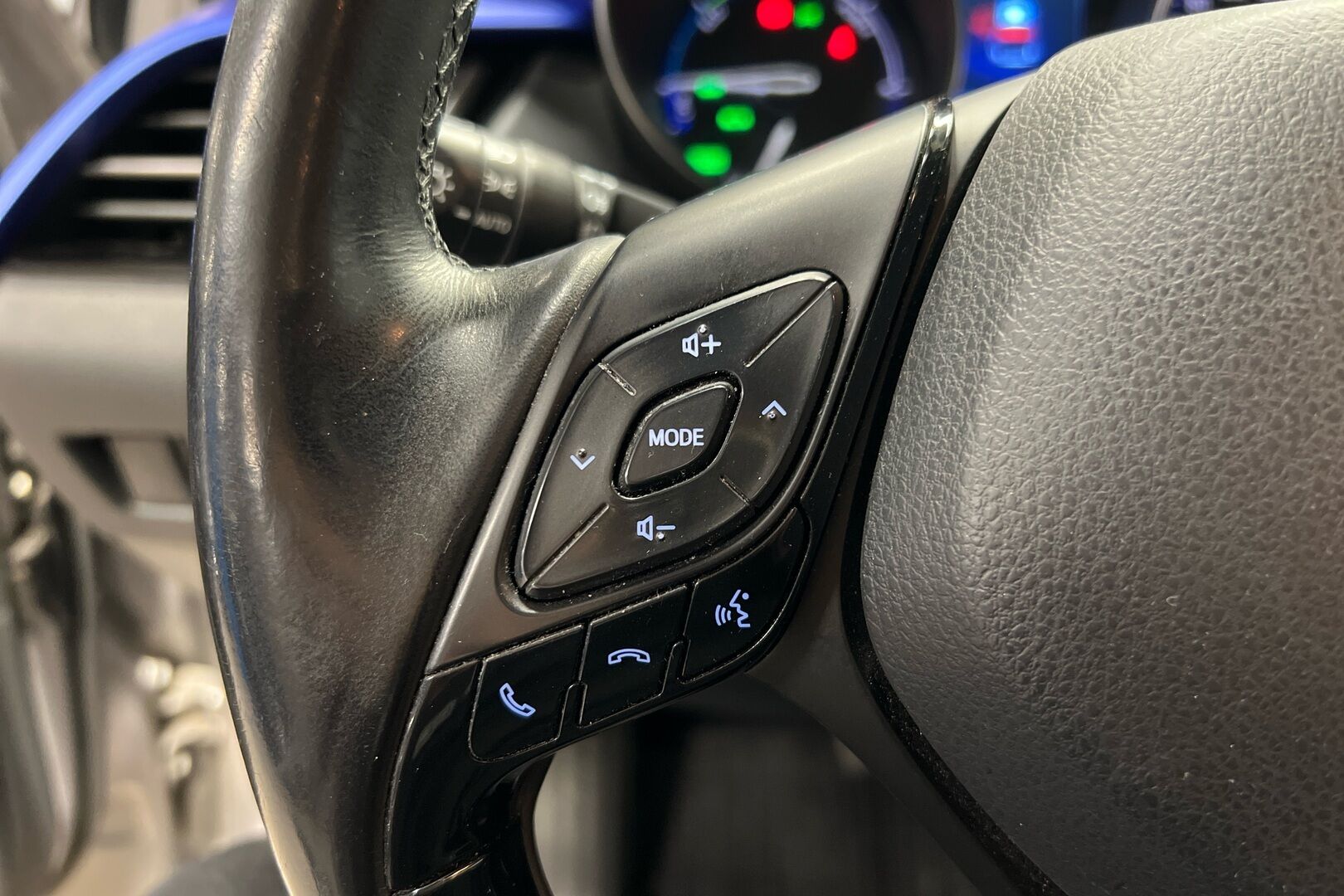 Toyota C-HR iso kuva 15