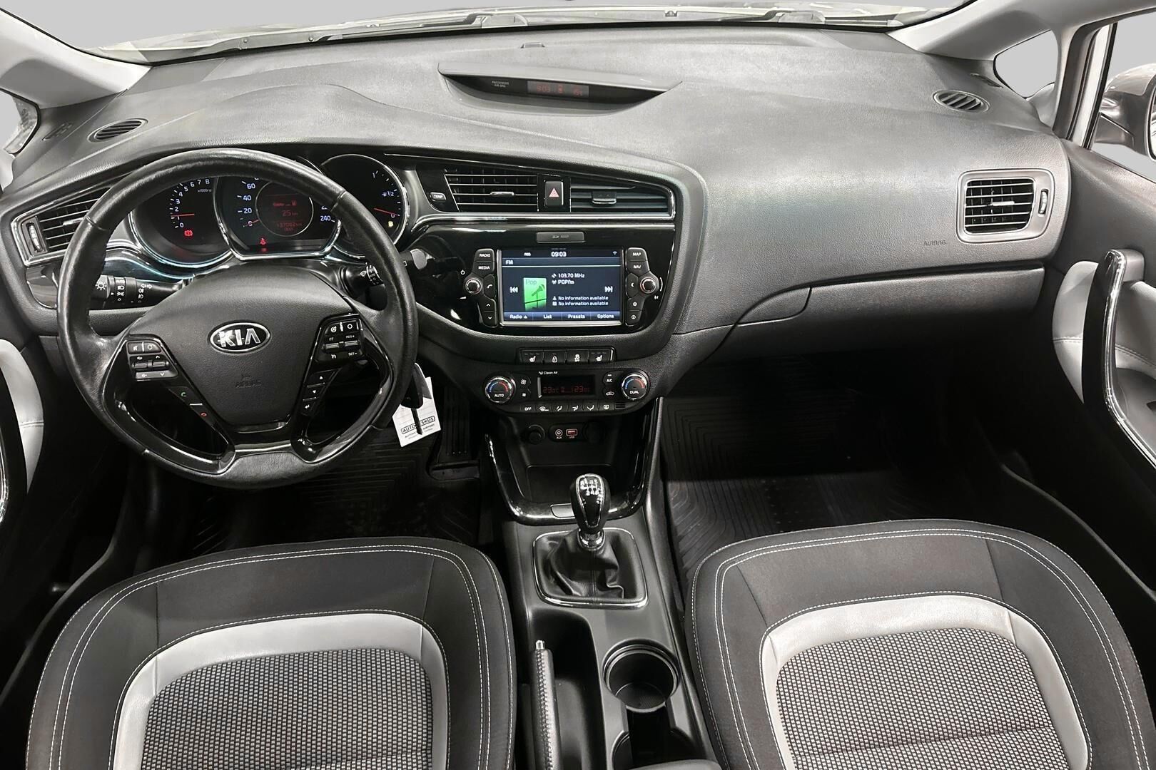 Kia cee'd iso kuva 10