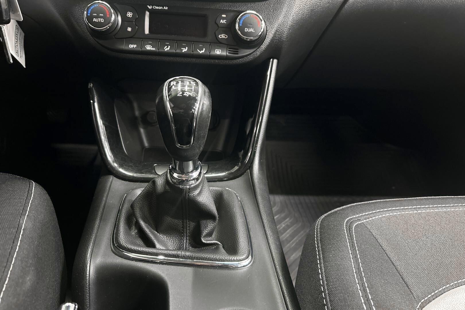 Kia cee'd iso kuva 19