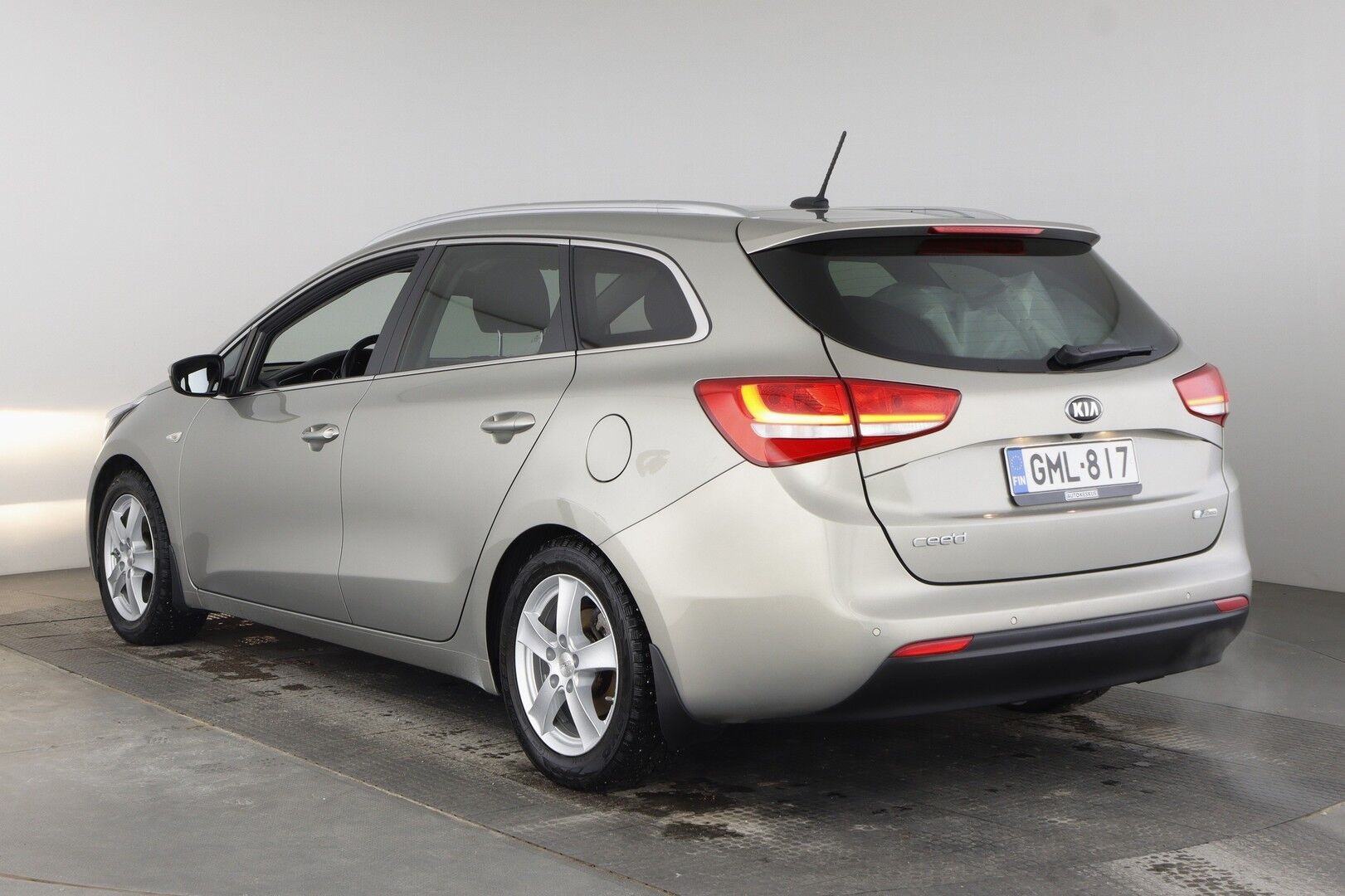 Kia cee'd iso kuva 2