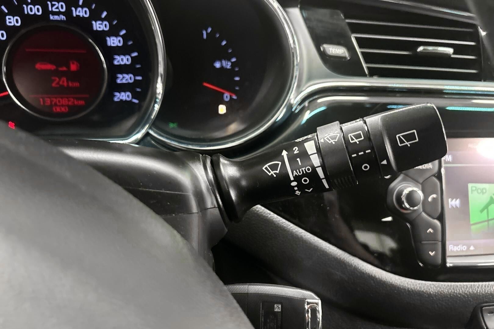 Kia cee'd iso kuva 20