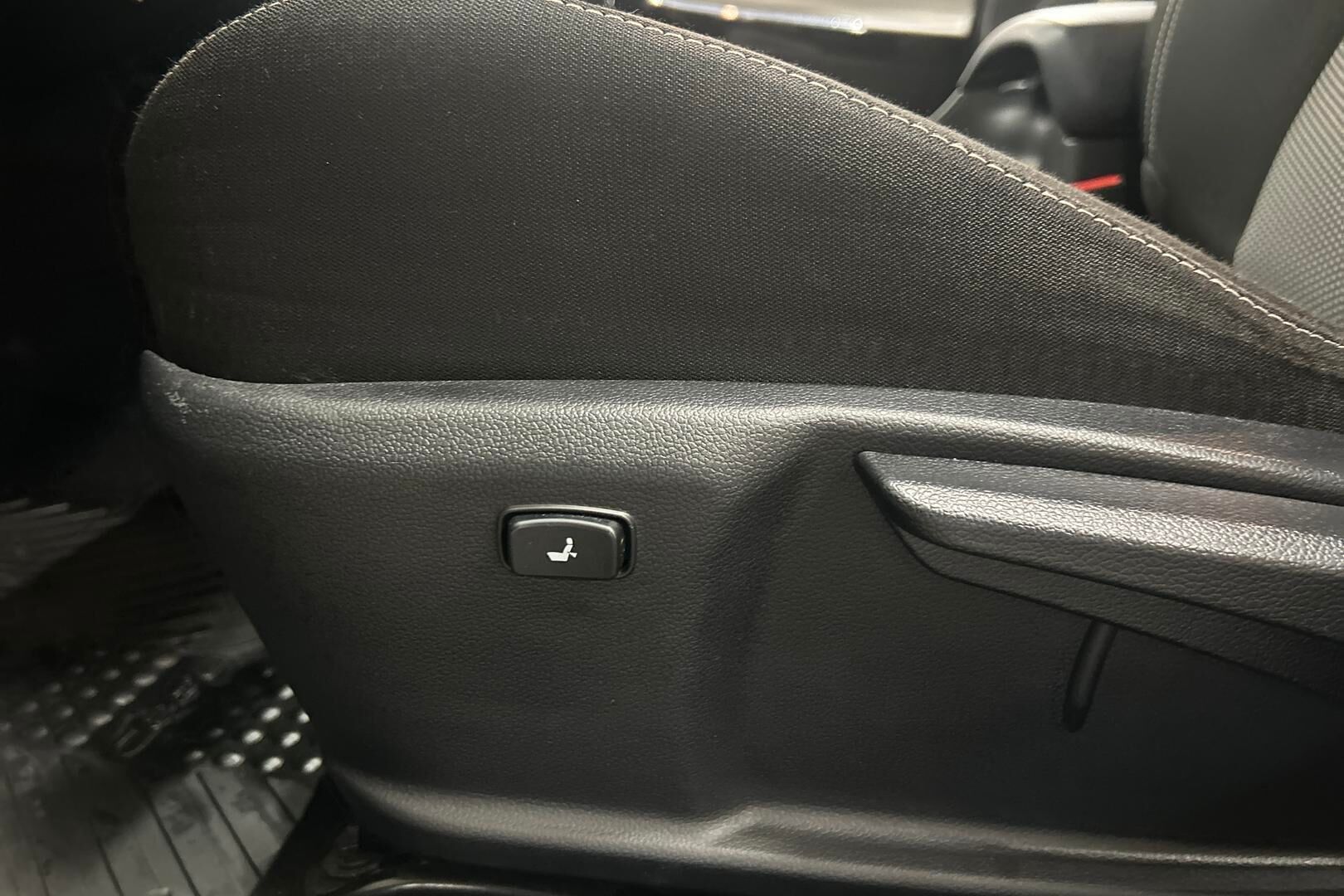 Kia cee'd iso kuva 25