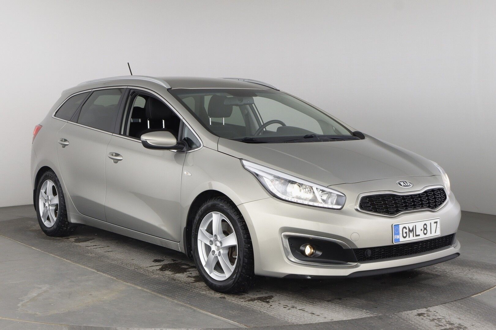Kia cee'd iso kuva 5