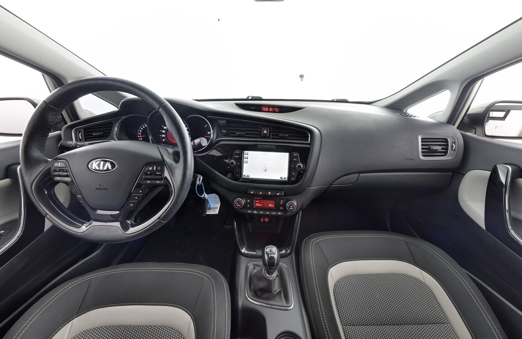 Kia cee'd iso kuva 7