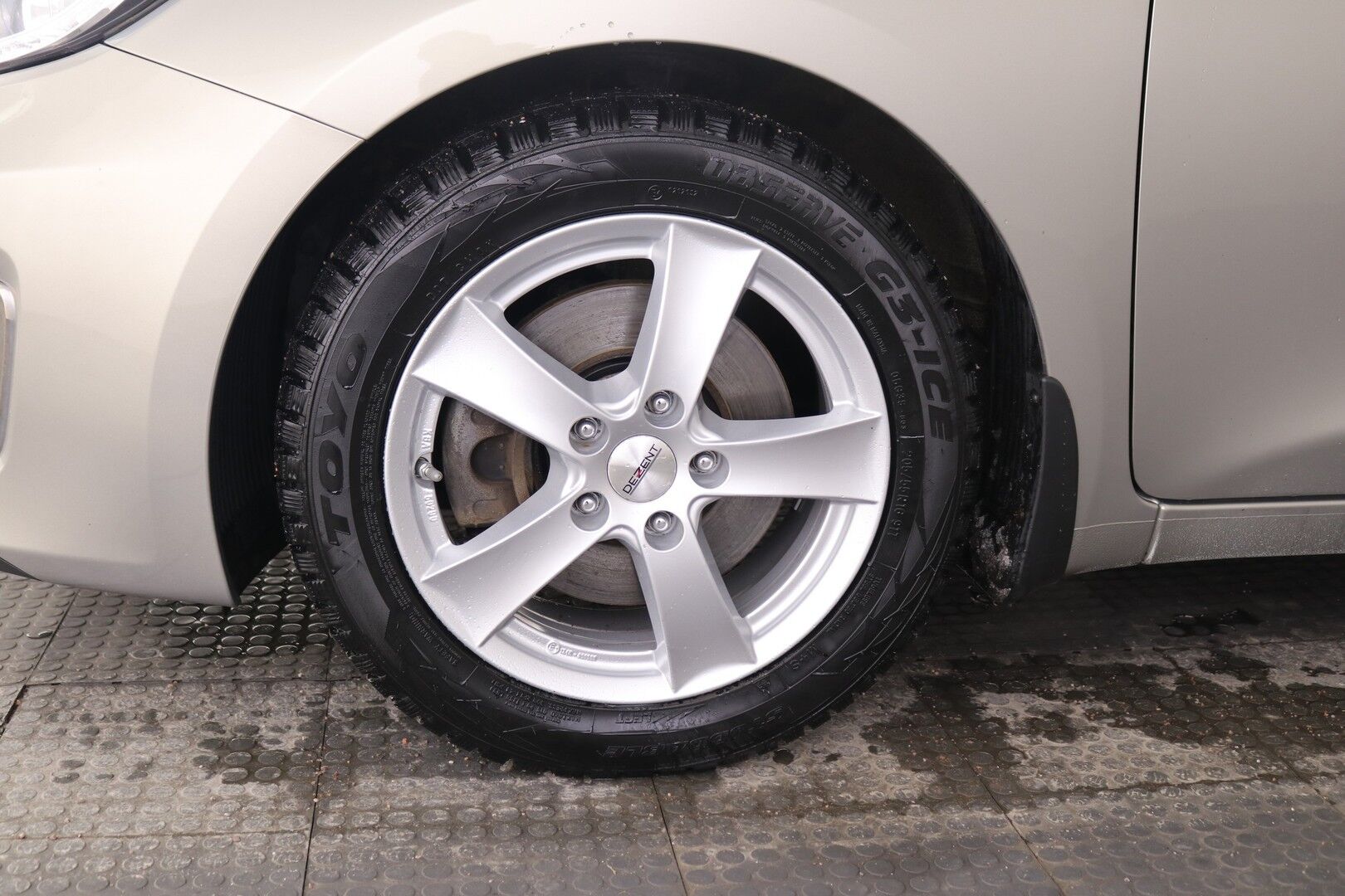 Kia cee'd iso kuva 8