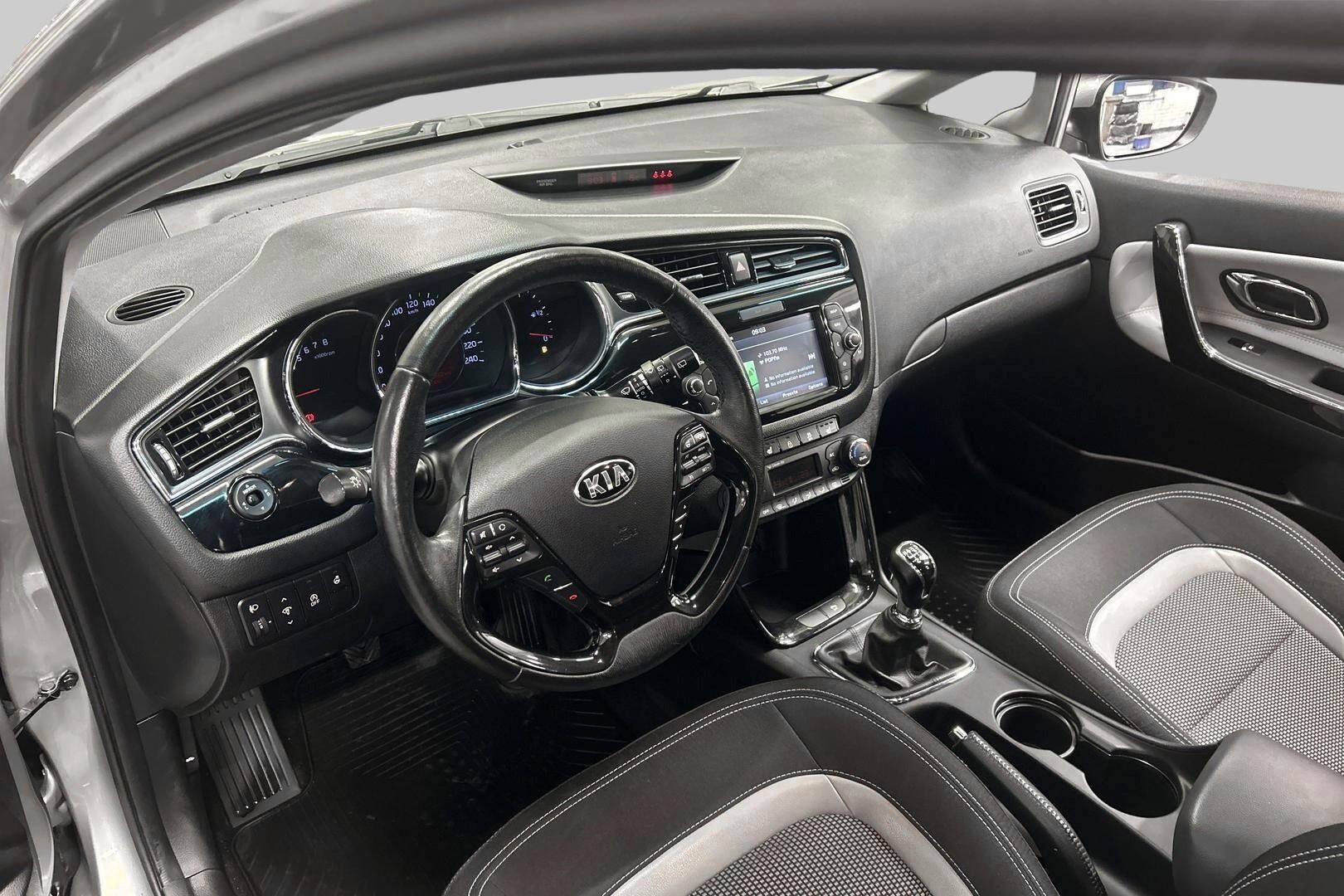 Kia cee'd iso kuva 8