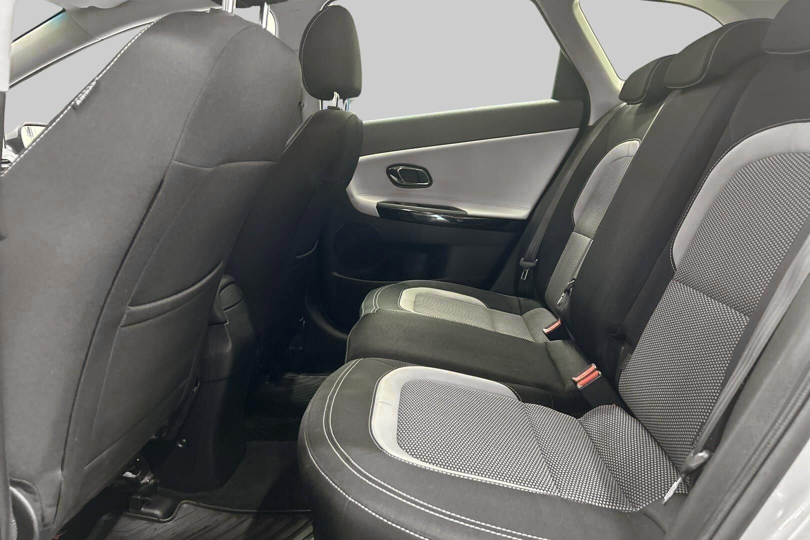 Kia cee'd iso kuva 9