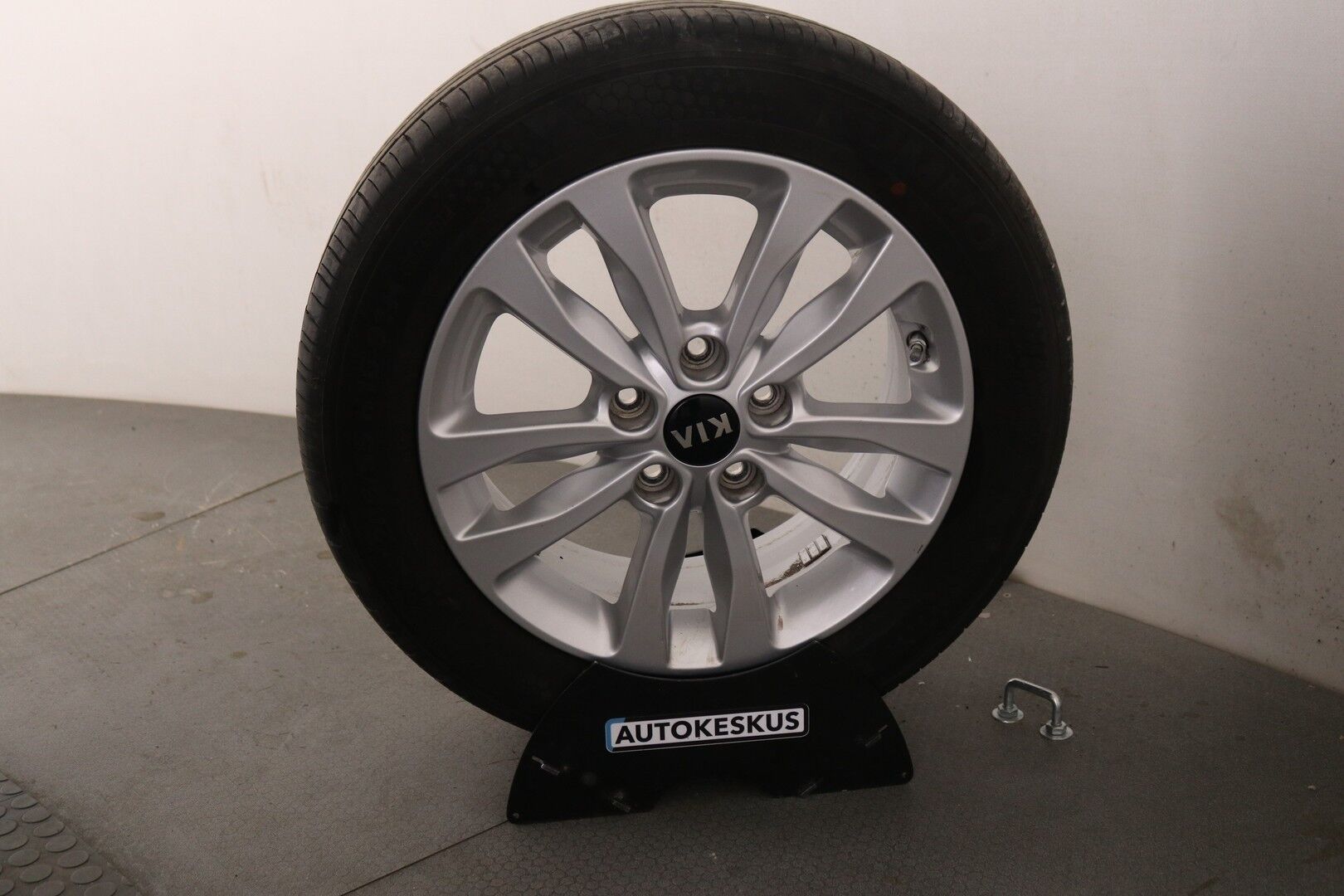 Kia cee'd iso kuva 9