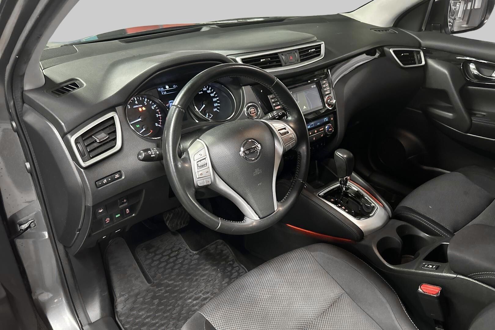 Nissan Qashqai iso kuva 9